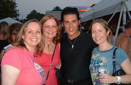 The girls and the best singing Italian Elvis @ Graceland!